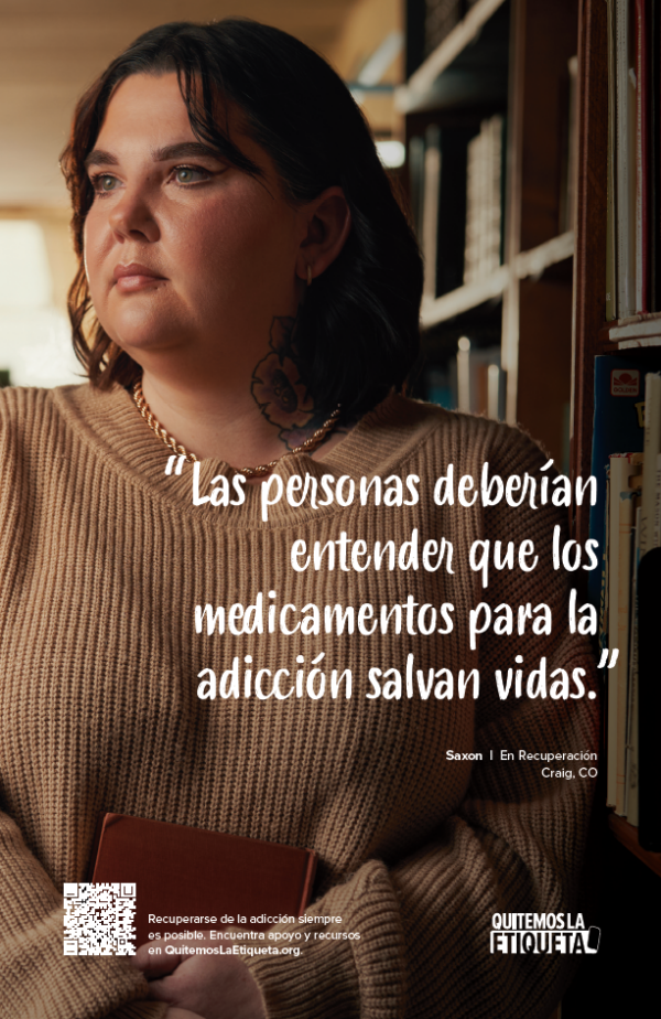 Woman holding a book. Image text reads, “Las personas deberían entender que los medicamentos para la adicción salvan vidas."